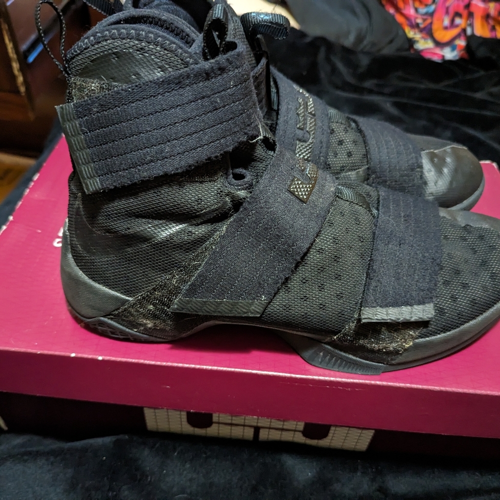 lebron soldier 10 black 9.5 basketball sneakers